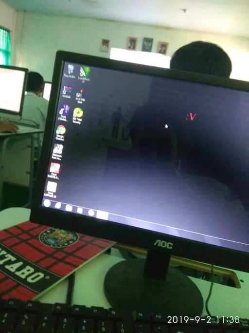 A photo of computer desktop from my high school's computer laboratory